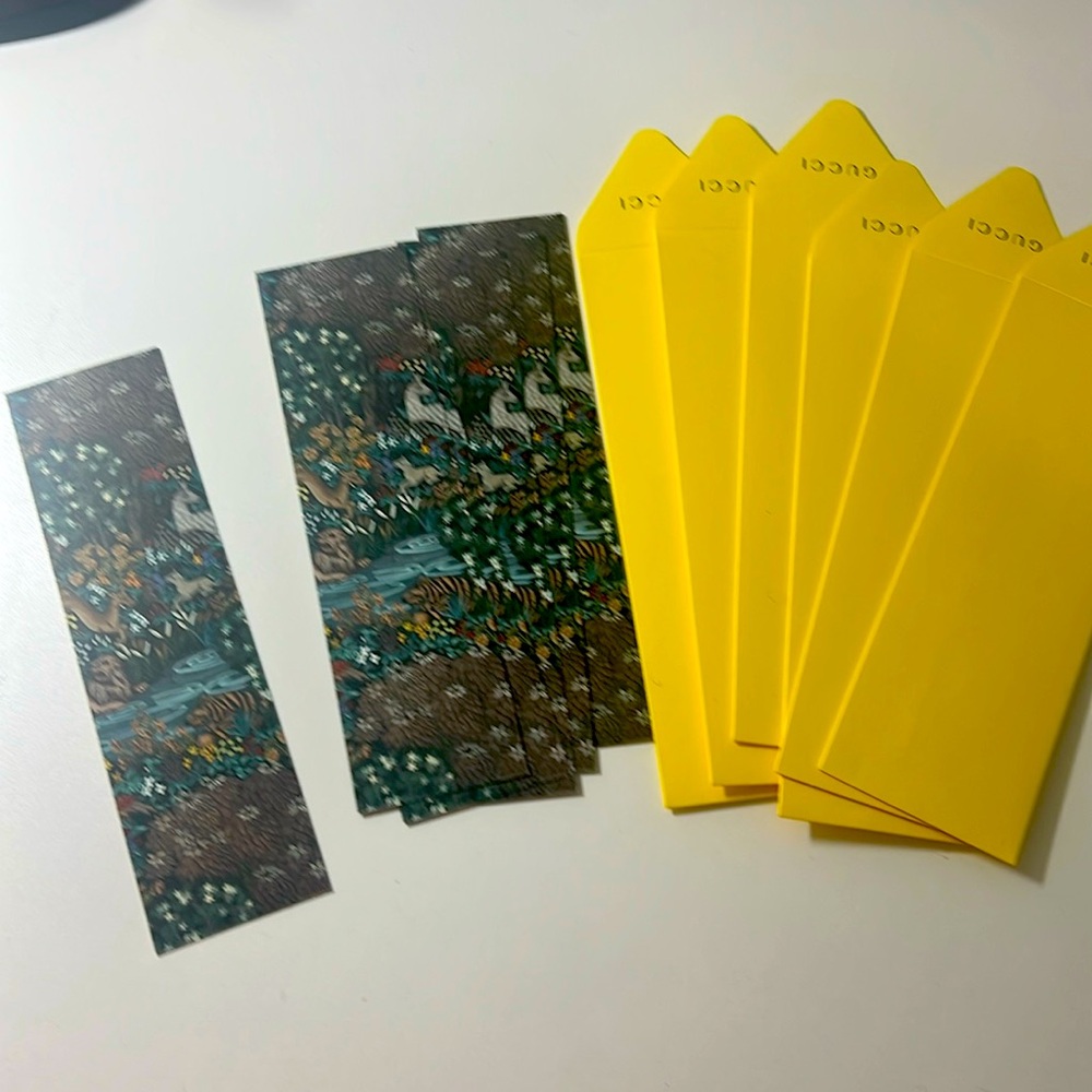 6 Gucci bookmarks with envelopes, authentic print.